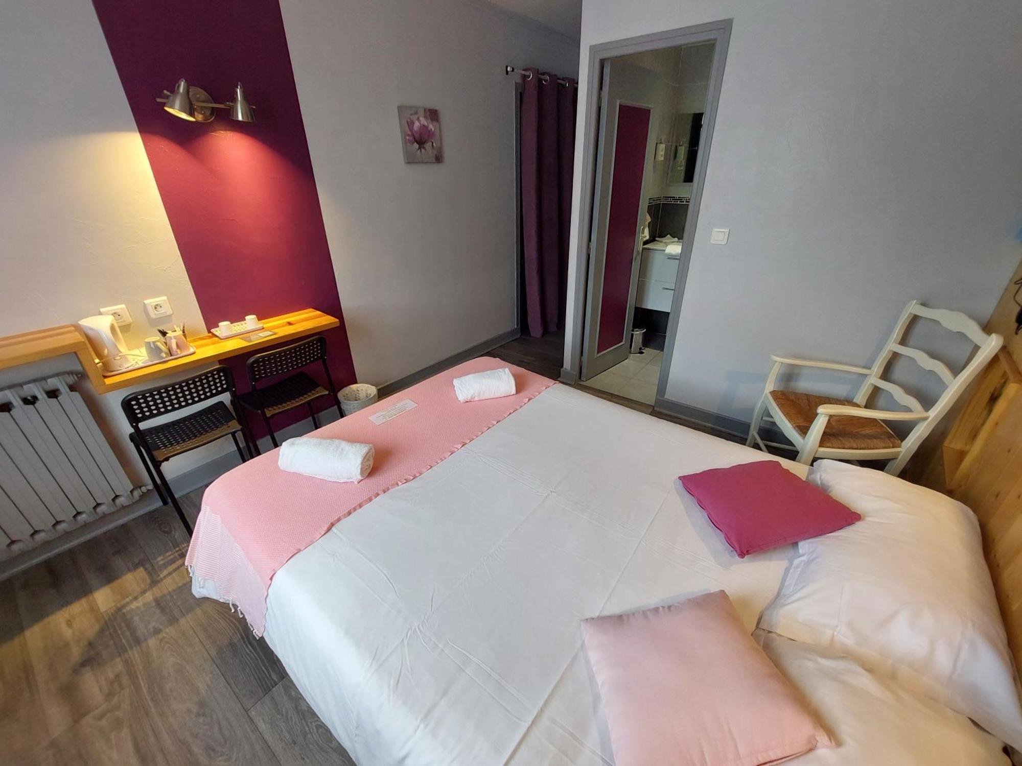 Logis Hotels - Auberge De L'Ile - Hotel 3 Etoiles Et Restaurant Creysse  Екстериор снимка