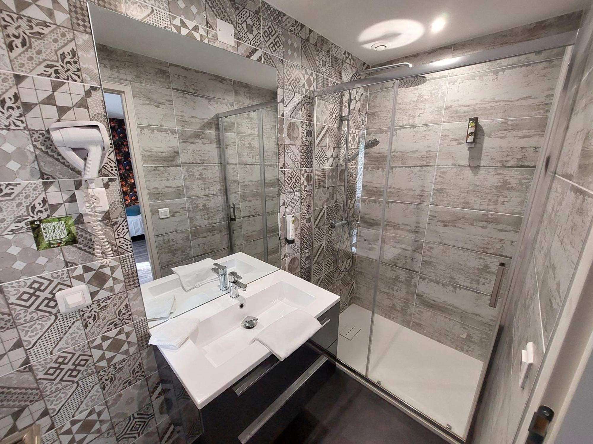 Logis Hotels - Auberge De L'Ile - Hotel 3 Etoiles Et Restaurant Creysse  Екстериор снимка