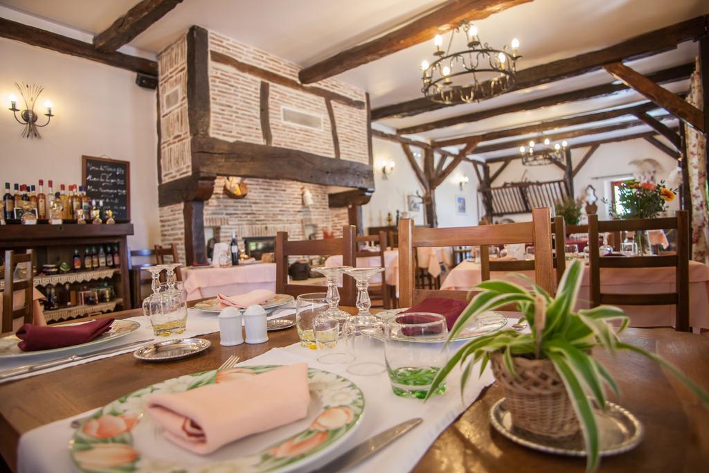 Logis Hotels - Auberge De L'Ile - Hotel 3 Etoiles Et Restaurant Creysse  Екстериор снимка
