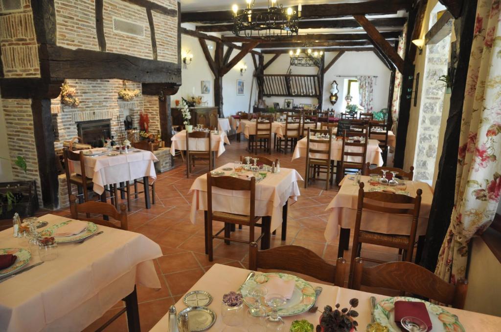 Logis Hotels - Auberge De L'Ile - Hotel 3 Etoiles Et Restaurant Creysse  Екстериор снимка