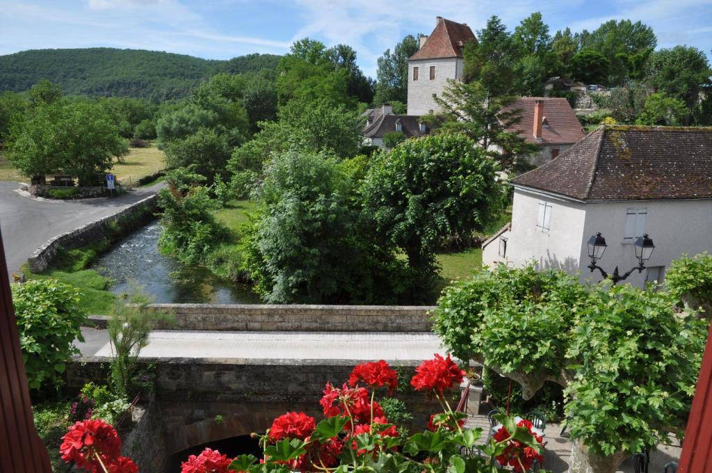 Logis Hotels - Auberge De L'Ile - Hotel 3 Etoiles Et Restaurant Creysse  Екстериор снимка
