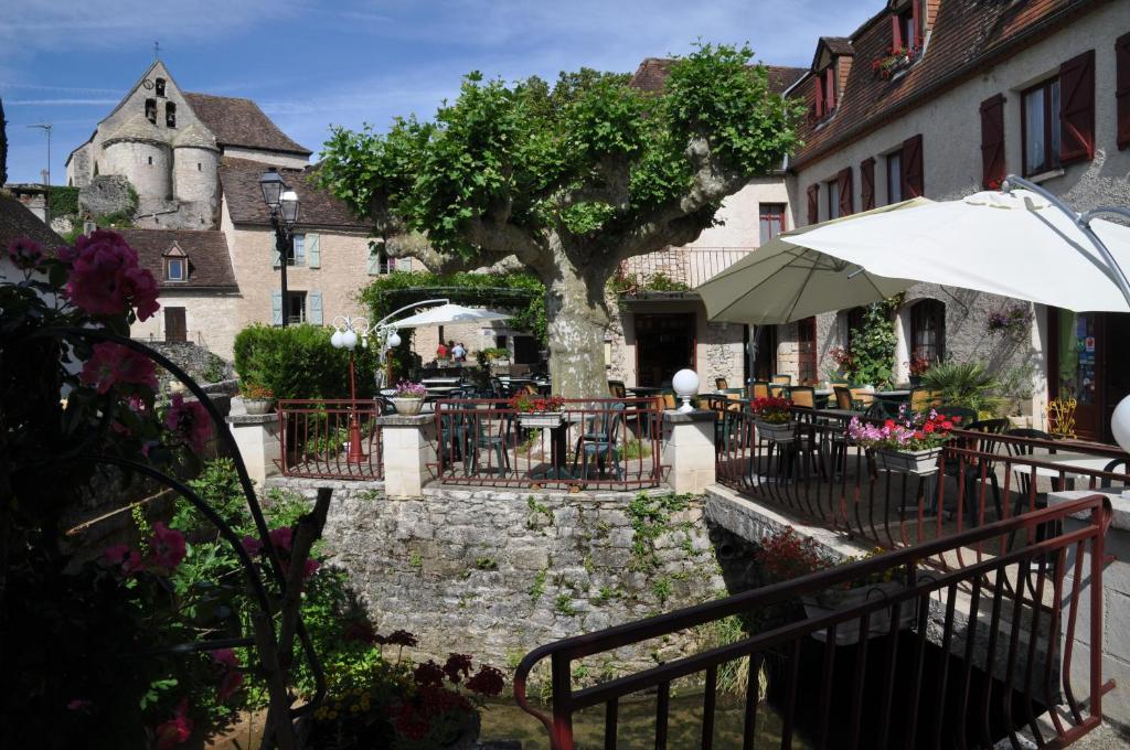 Logis Hotels - Auberge De L'Ile - Hotel 3 Etoiles Et Restaurant Creysse  Екстериор снимка