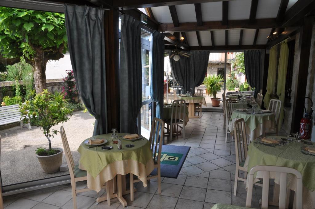 Logis Hotels - Auberge De L'Ile - Hotel 3 Etoiles Et Restaurant Creysse  Екстериор снимка