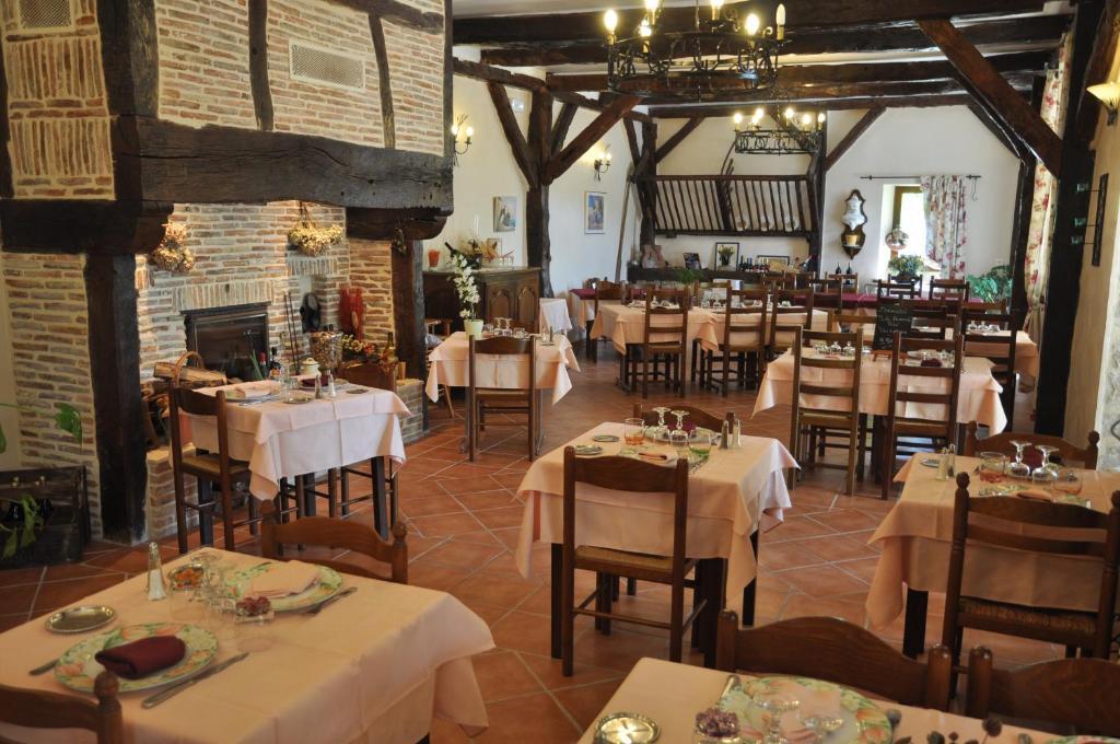 Logis Hotels - Auberge De L'Ile - Hotel 3 Etoiles Et Restaurant Creysse  Екстериор снимка