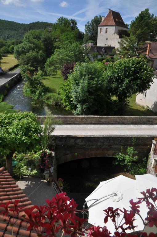 Logis Hotels - Auberge De L'Ile - Hotel 3 Etoiles Et Restaurant Creysse  Екстериор снимка