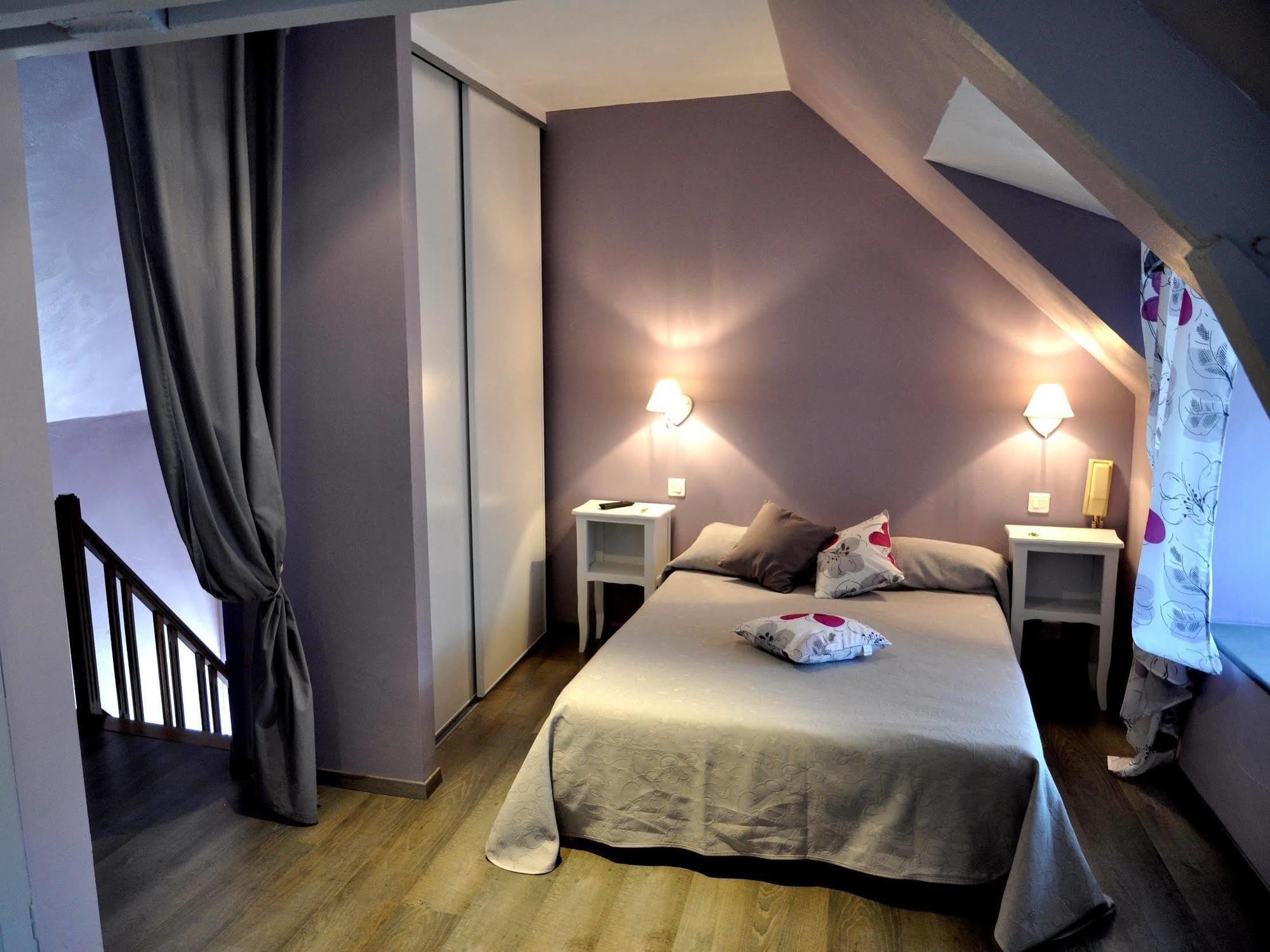 Logis Hotels - Auberge De L'Ile - Hotel 3 Etoiles Et Restaurant Creysse  Екстериор снимка