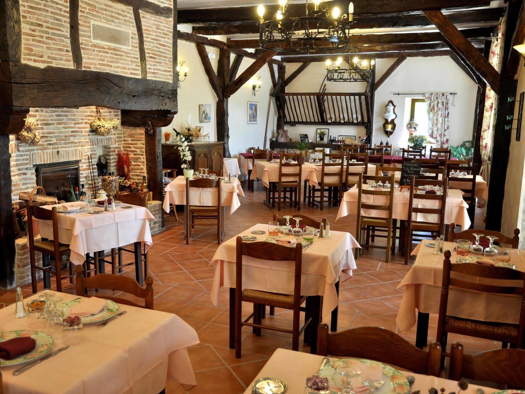 Logis Hotels - Auberge De L'Ile - Hotel 3 Etoiles Et Restaurant Creysse  Екстериор снимка