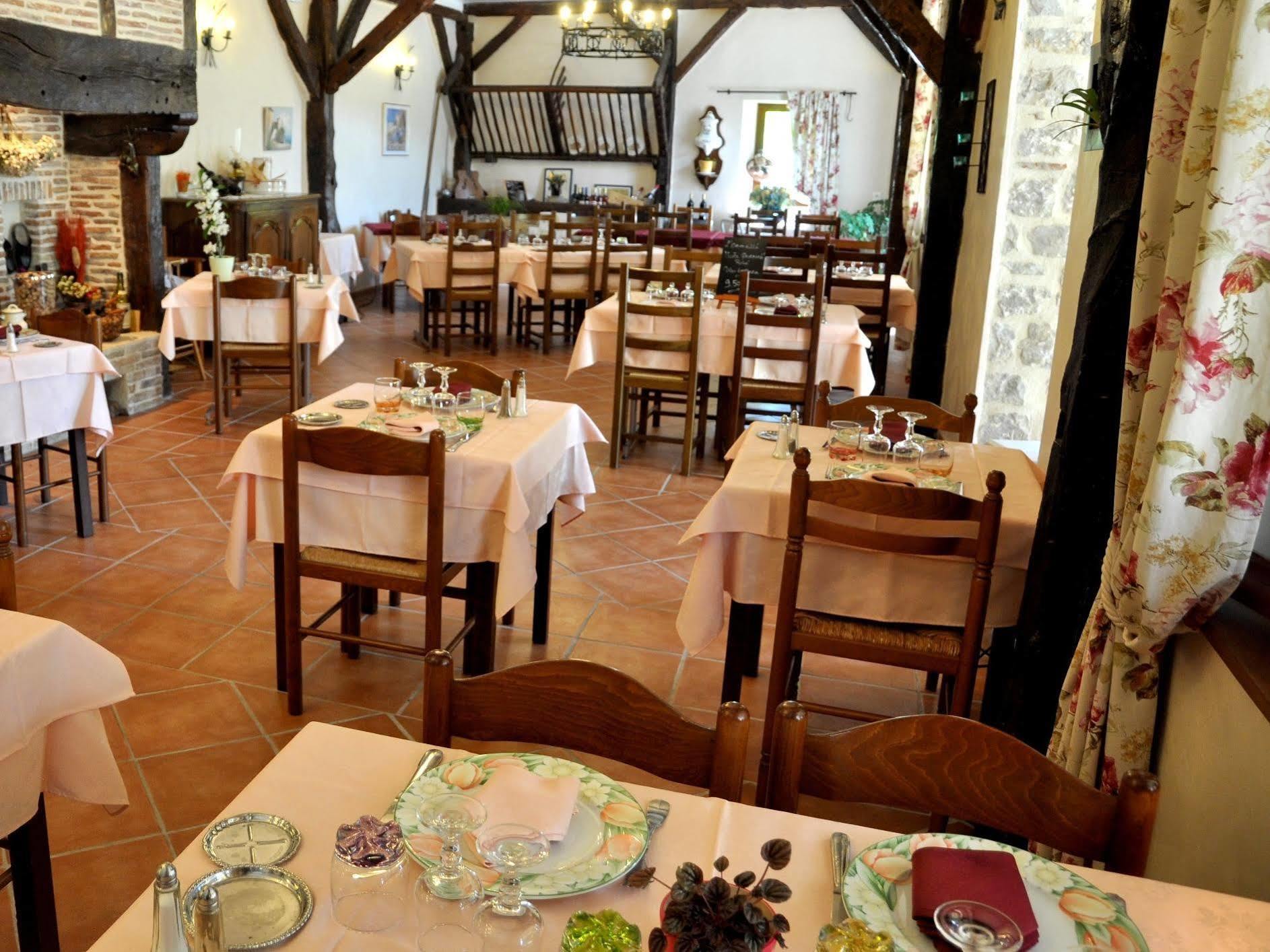 Logis Hotels - Auberge De L'Ile - Hotel 3 Etoiles Et Restaurant Creysse  Екстериор снимка